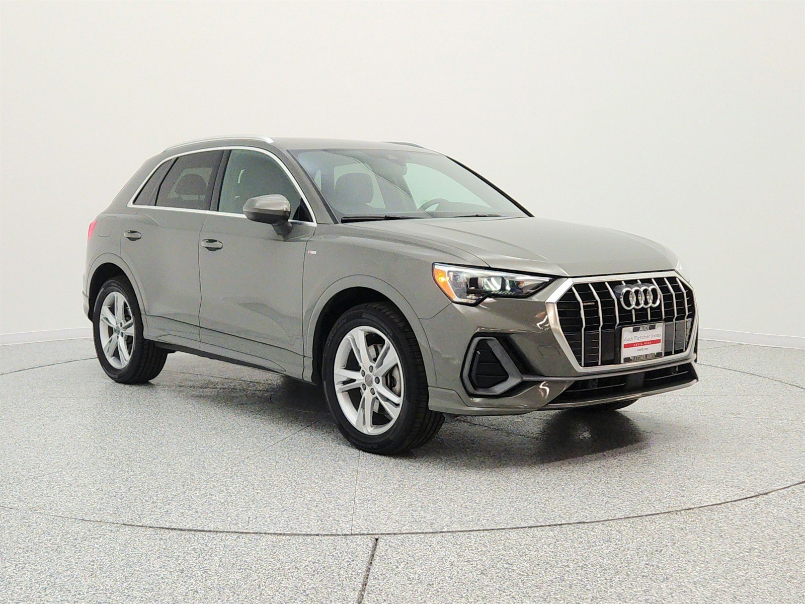 Used 2020 Audi Q3 2.0T Premium w/ Convenience Package AWD/4WD image 3