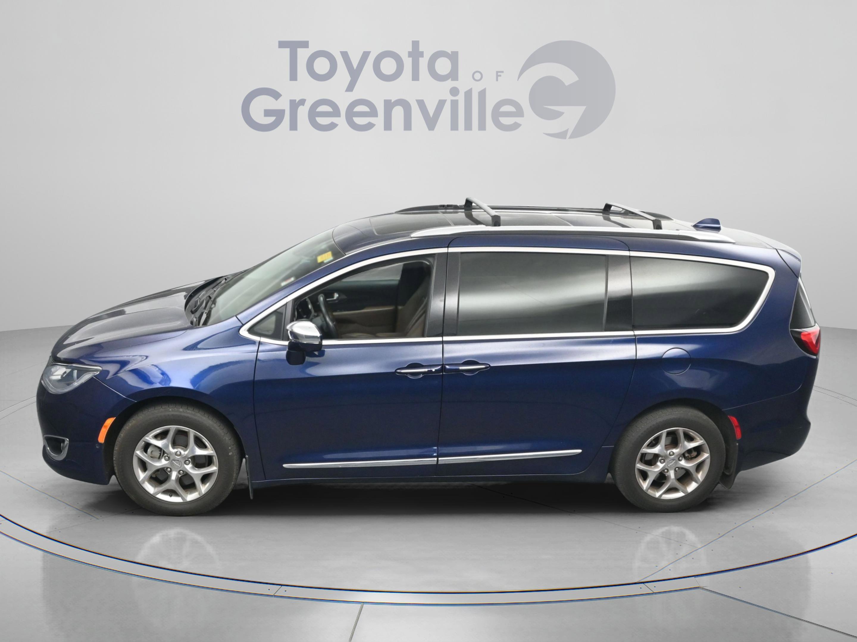 Used 2017 Chrysler Pacifica Limited w/ UConnect Theater Package image 4