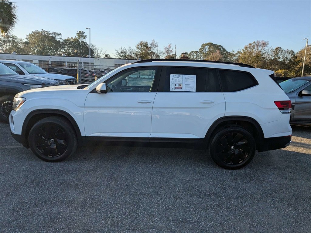 Used 2025 Volkswagen Atlas SE w/ Black Wheel Package image 7