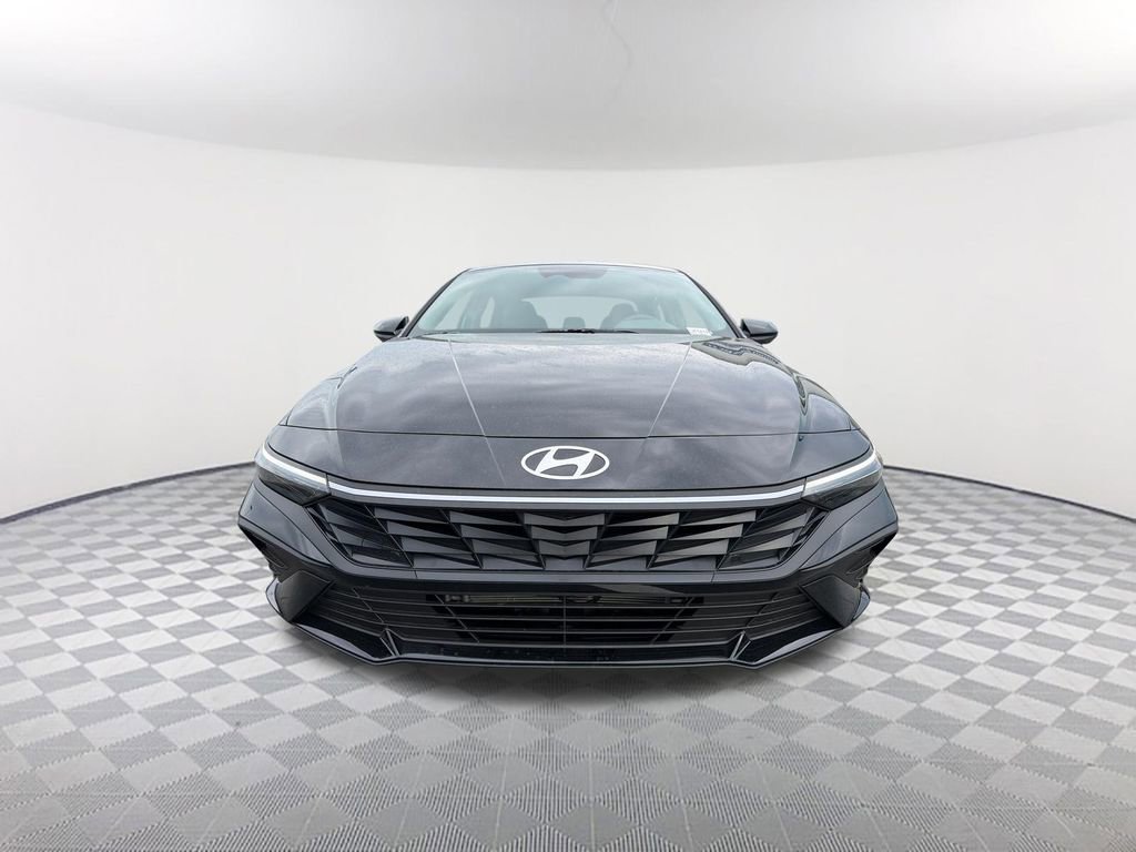 Used 2026 Hyundai Elantra Hybrid FWD image 2