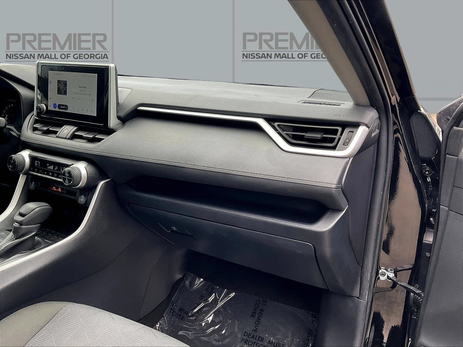 Used 2025 Toyota RAV4 XLE FWD image 28