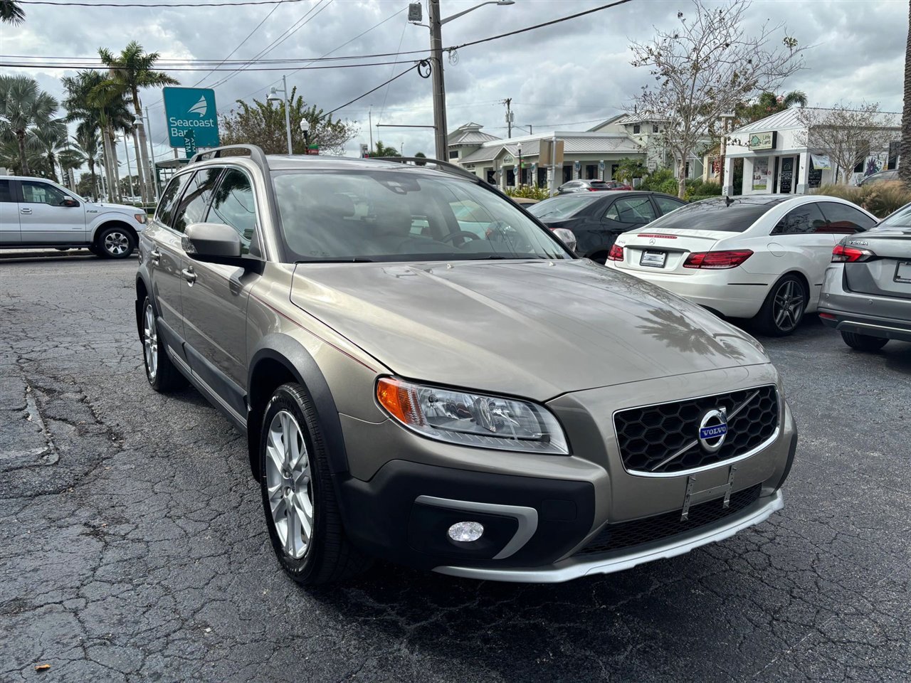 Used 2016 Volvo XC70 T5 Premier w/ Proximity Package image 6