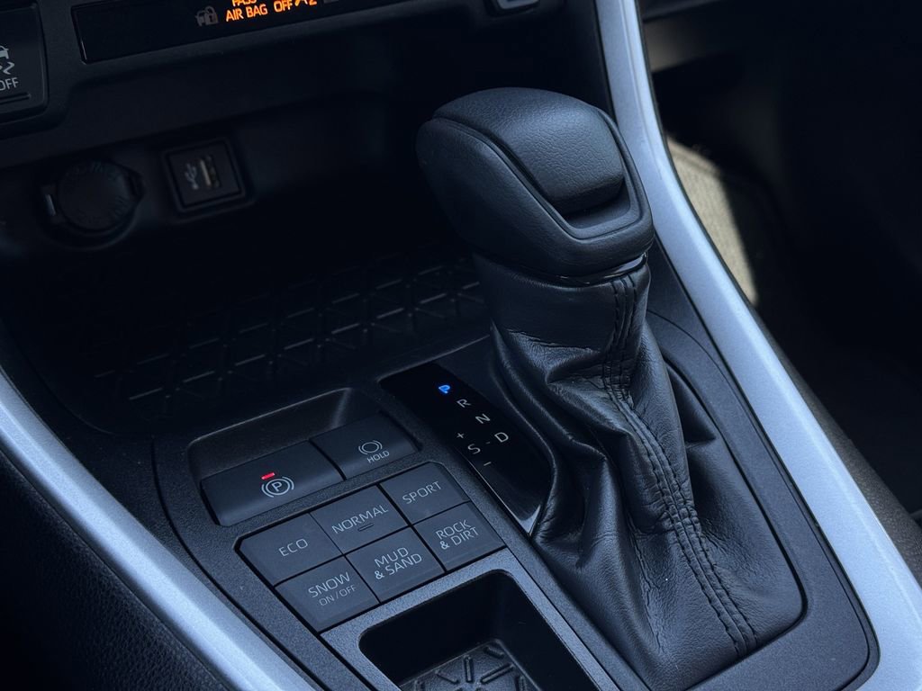 Used 2024 Toyota RAV4 XLE image 19