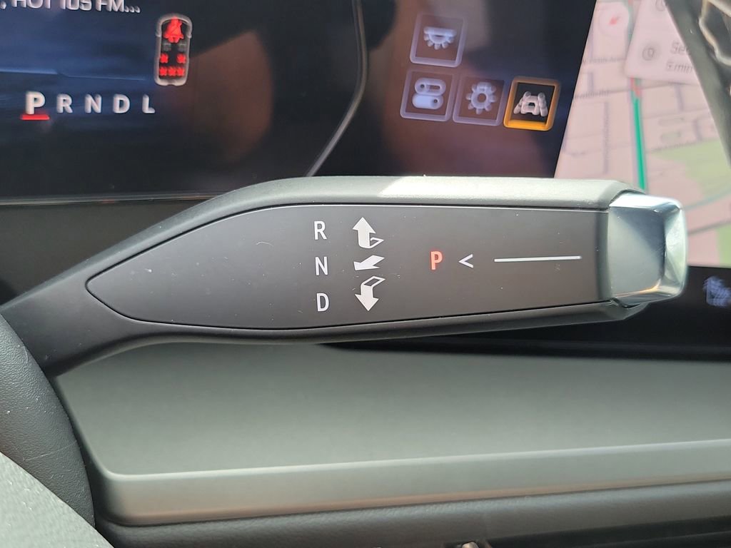 Used 2025 Chevrolet Traverse LT image 30