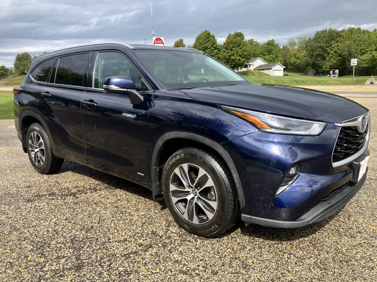 Used 2021 Toyota Highlander XLE image 7