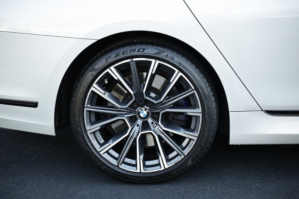 Used 2022 BMW 750i xDrive w/ Luxury Rear Seating Package image 6