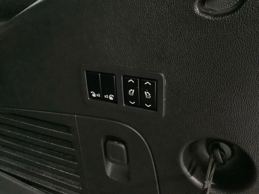 Used 2018 Cadillac Escalade Platinum image 27