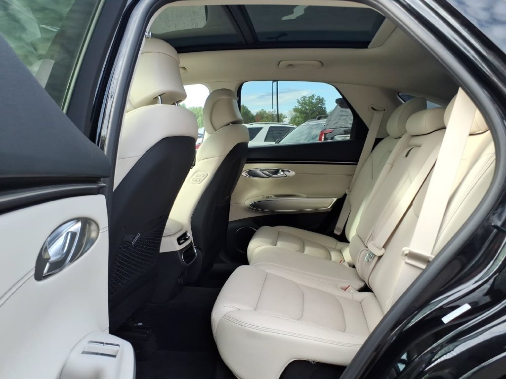 Used 2023 Genesis GV70 2.5T w/ Select Package AWD/4WD image 11