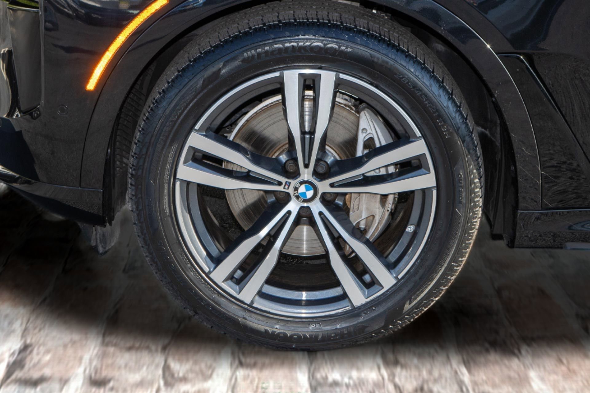 Used 2024 BMW X7 xDrive40i w/ Executive Package image 40