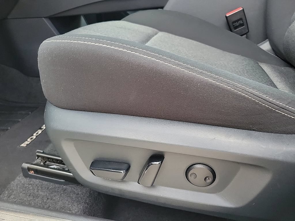 Used 2025 Nissan Rogue SV AWD/4WD image 11