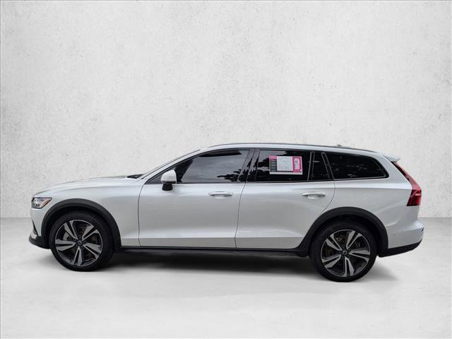 Used 2025 Volvo V60 B5 Cross Country Plus image 9