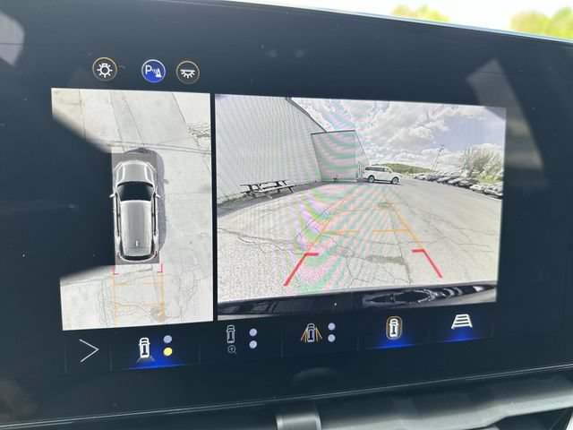 Used 2025 Chevrolet Equinox LT w/ Safety and Technology Package AWD/4WD image 25