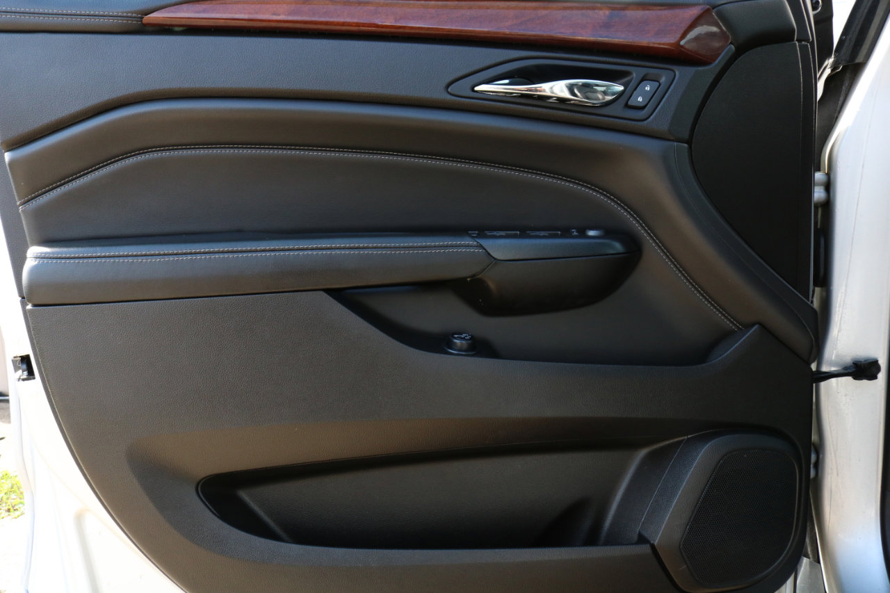 Used 2015 Cadillac SRX Luxury w/ Driver Awareness Package image 18