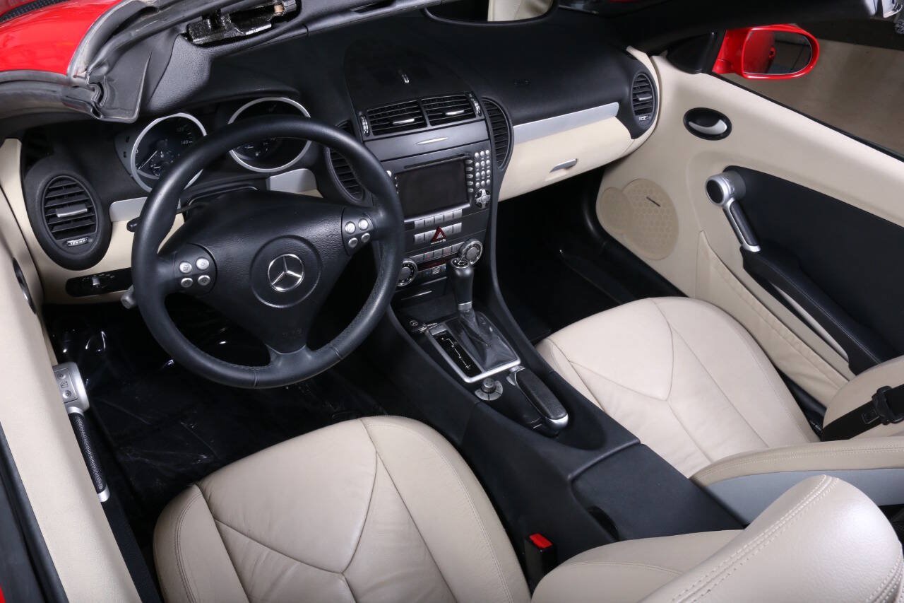 Used 2005 Mercedes-Benz SLK 350 w/ Entertainment Pkg image 39