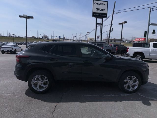 Used 2025 Chevrolet Trax LS w/ LS Convenience Package image 11