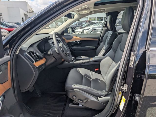 Certified 2025 Volvo XC90 T8 Plus w/ Protection Package Premier AWD/4WD image 10