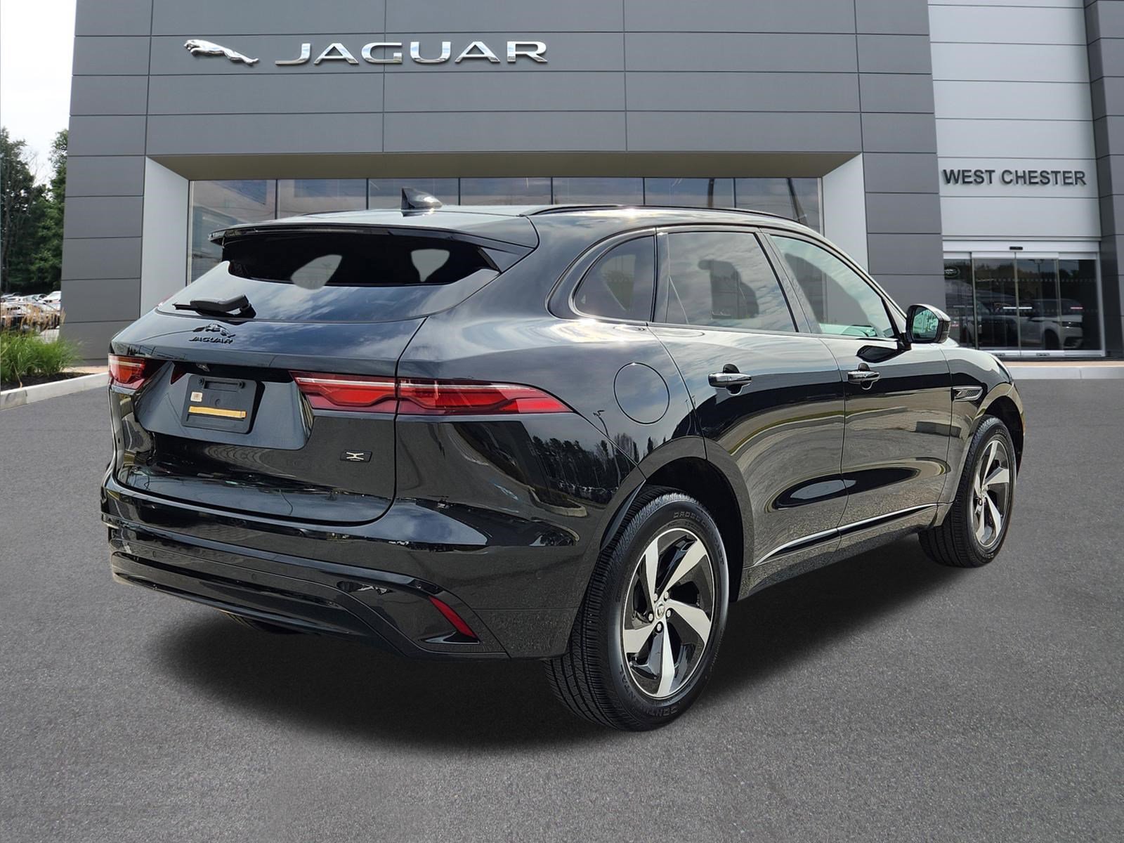 Certified 2026 Jaguar F-PACE R-Dynamic S image 4