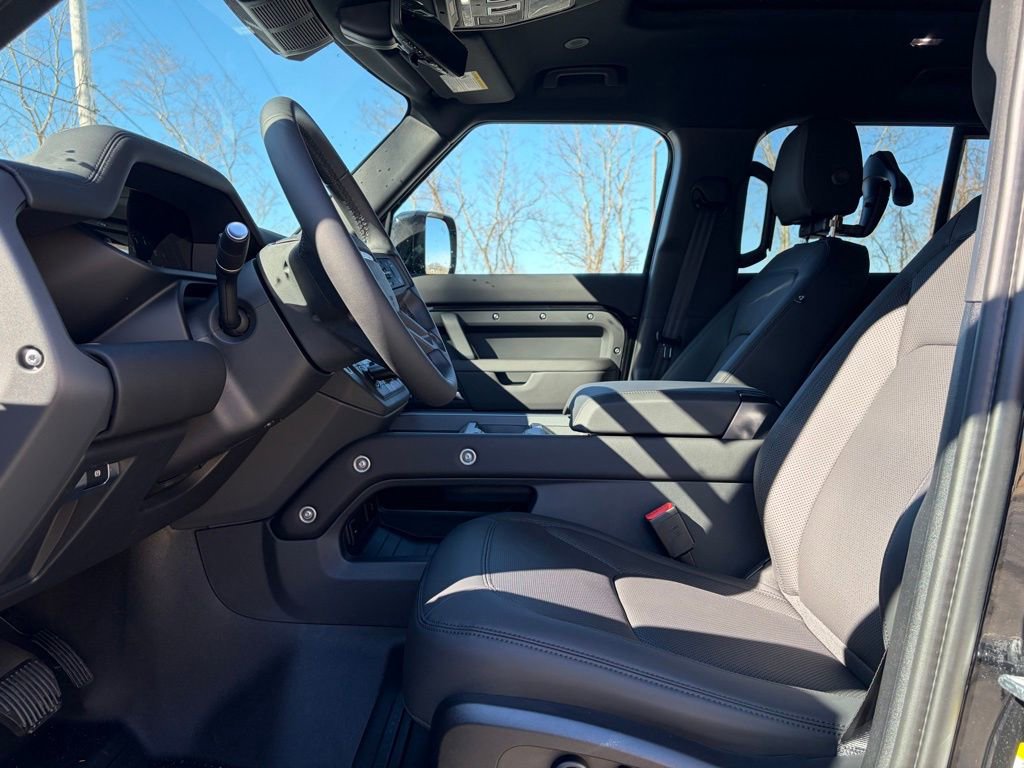 New 2026 Land Rover Defender 110 X-Dynamic SE image 11