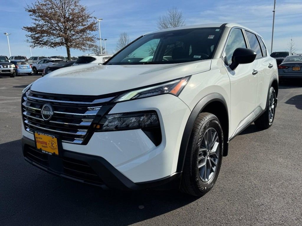 Used 2025 Nissan Rogue S image 8