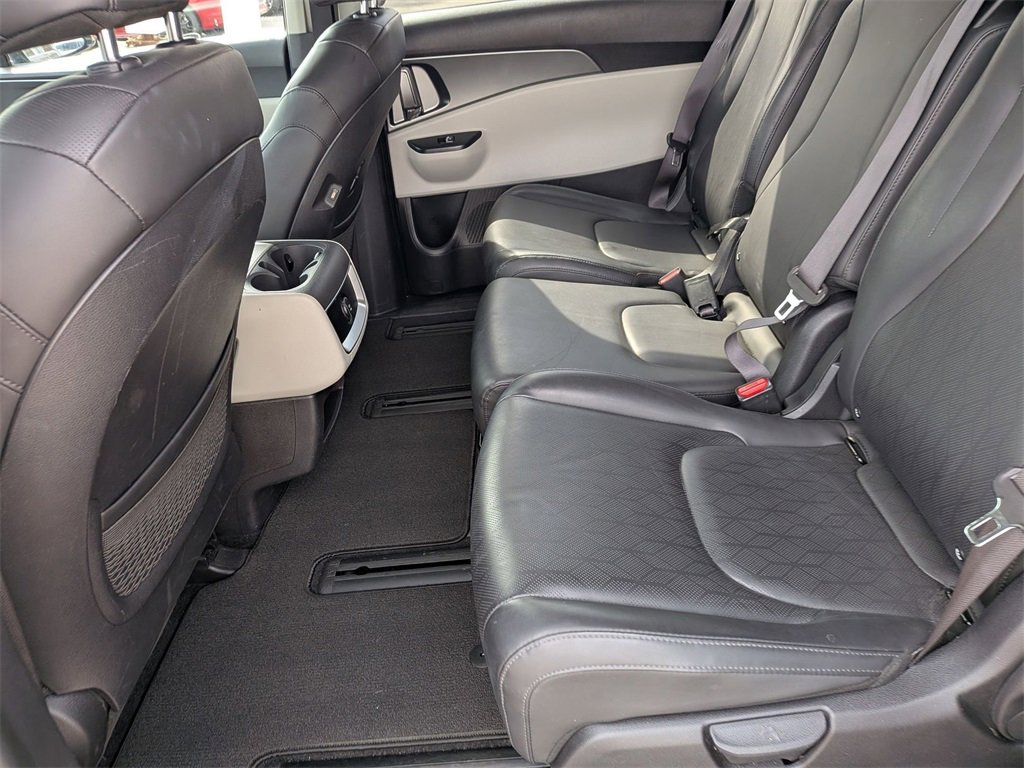 Used 2024 Kia Carnival LX image 24