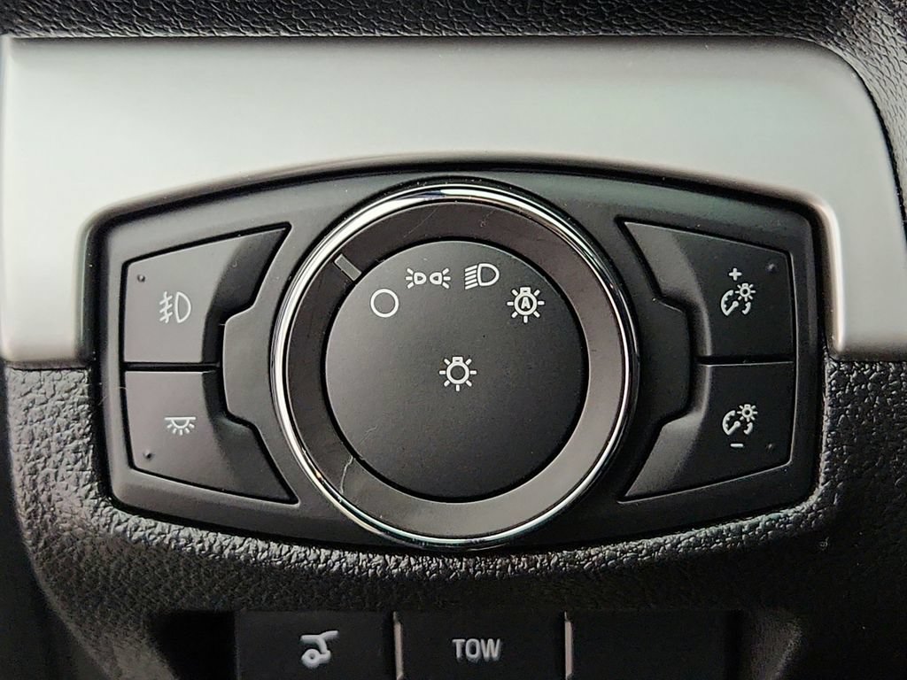 Used 2017 Ford Explorer XLT w/ Equipment Group 202A AWD/4WD image 22