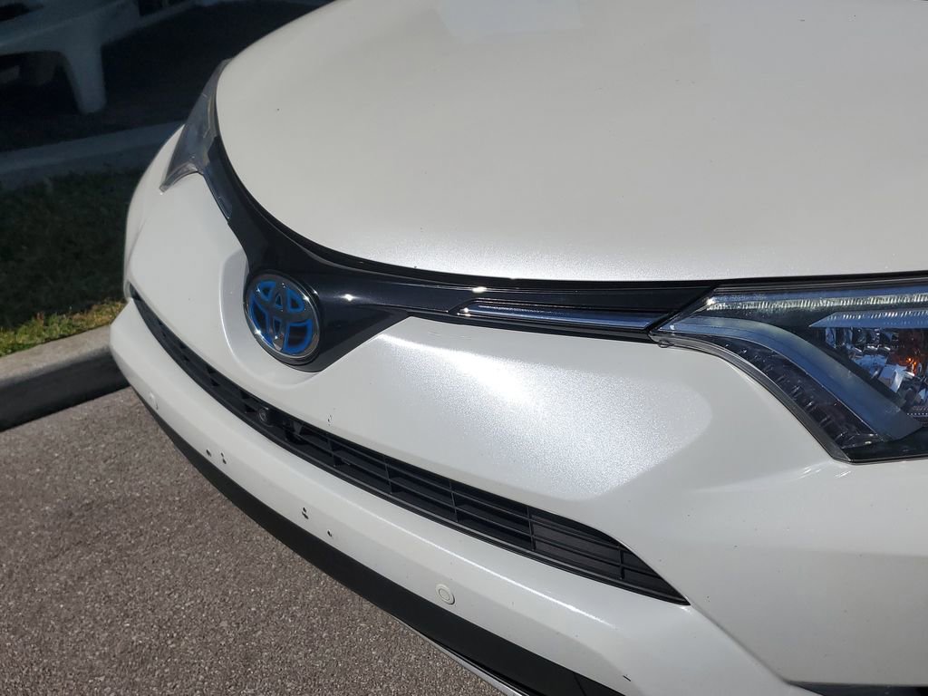 Used 2018 Toyota RAV4 Limited w/ Advanced Technology Package image 9