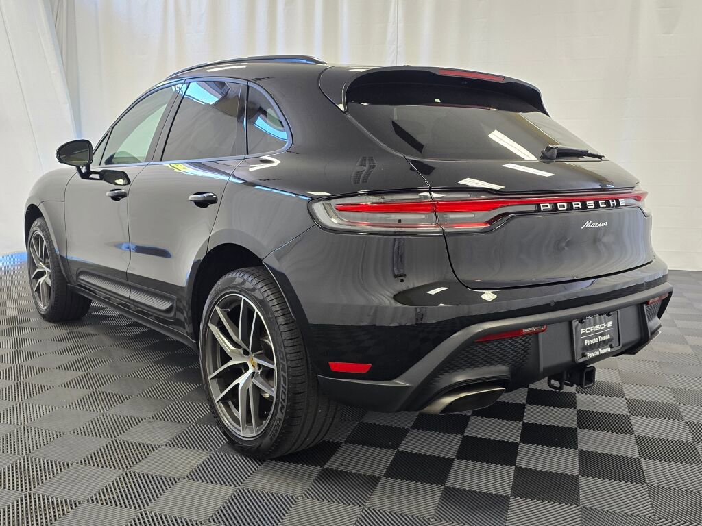 Certified 2025 Porsche Macan image 3