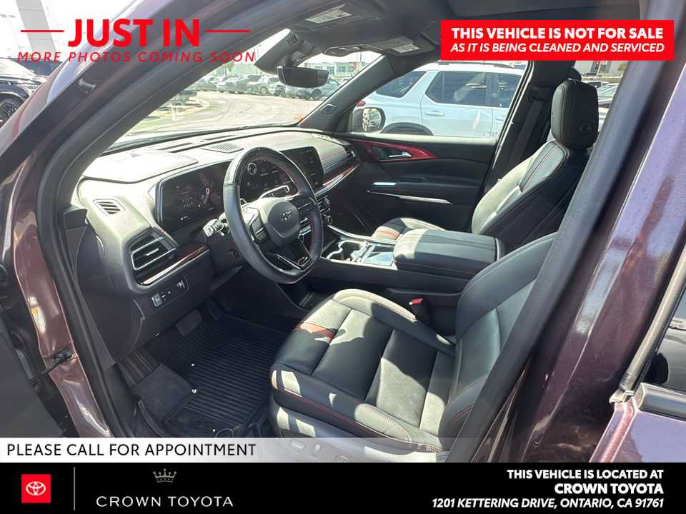 Used 2026 Chevrolet Traverse RS w/ LPO, Floor Liner Package FWD image 7