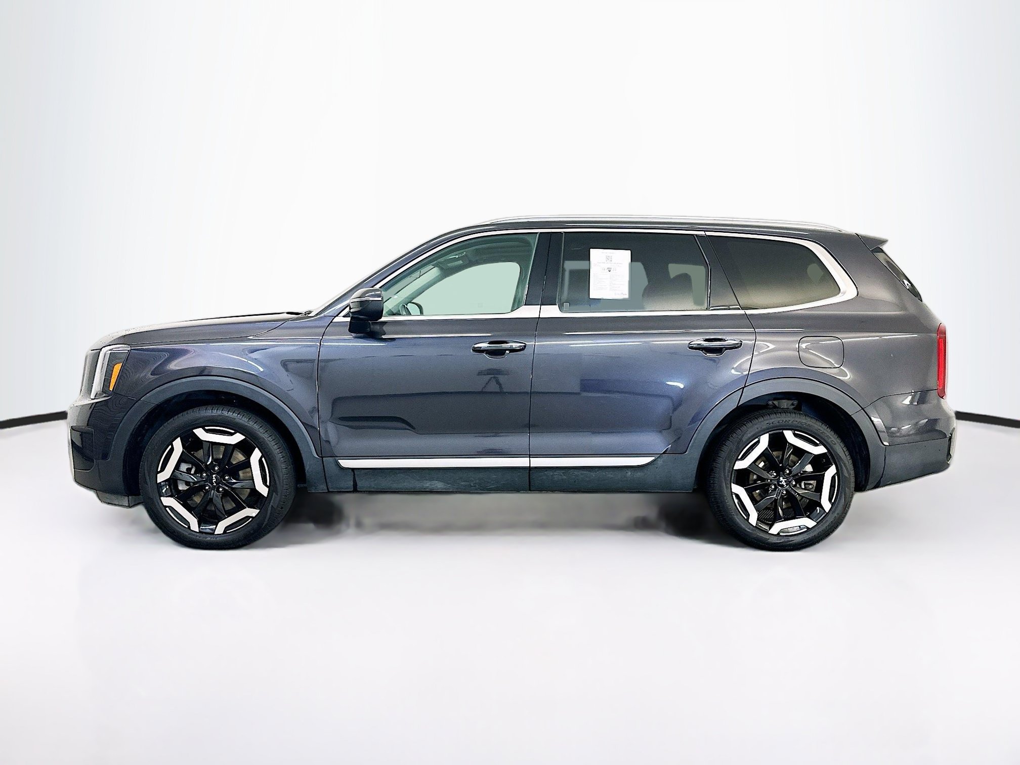 Used 2025 Kia Telluride S AWD/4WD image 4
