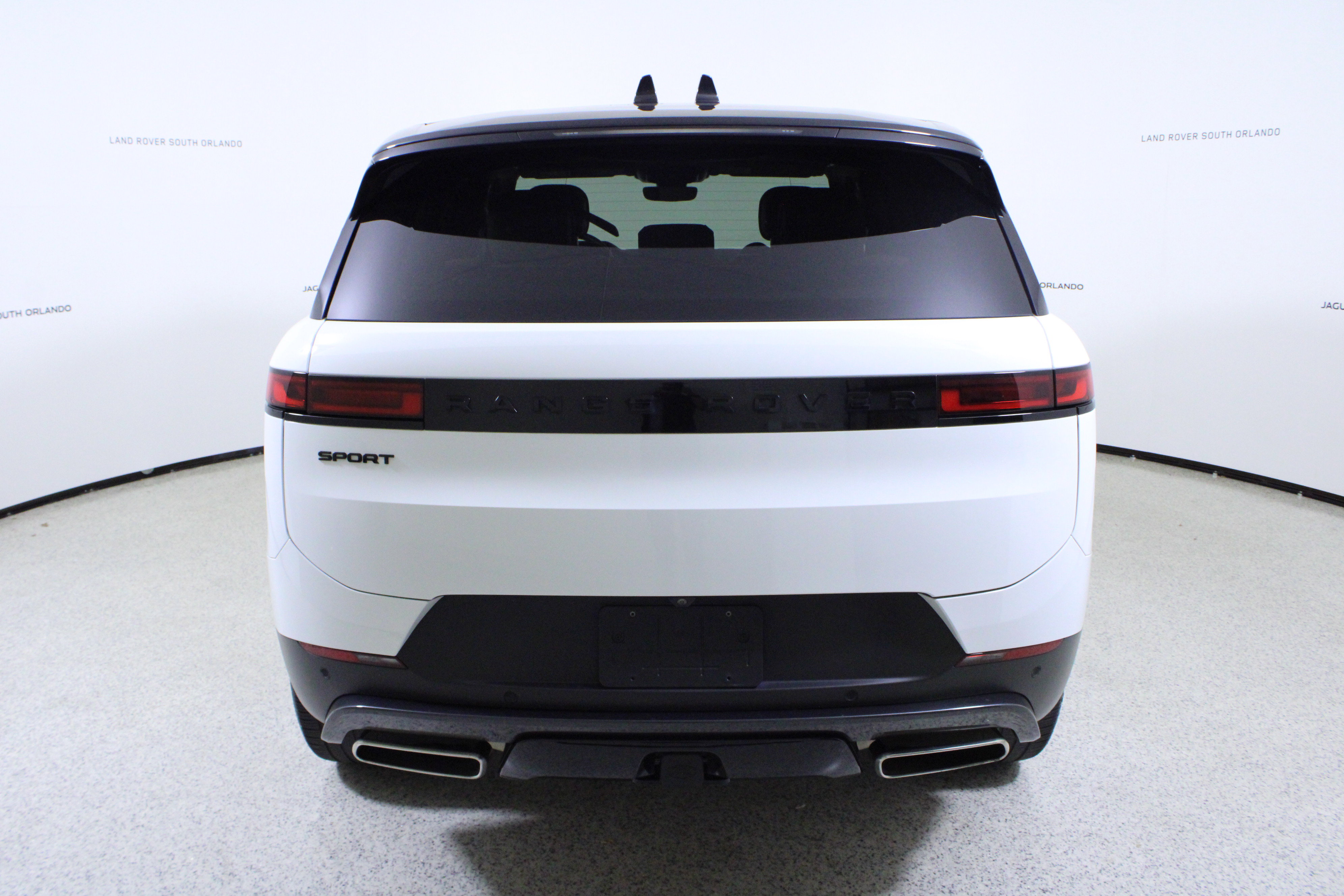 Used 2024 Land Rover Range Rover Sport SE image 6