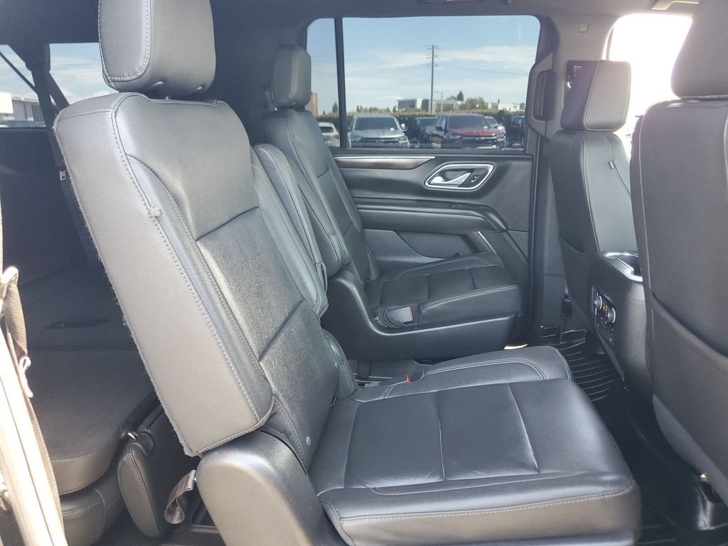 Used 2023 Chevrolet Suburban LT RWD image 28