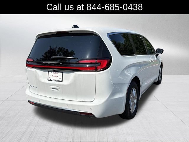 New 2027 Chrysler Pacifica Select FWD image 5