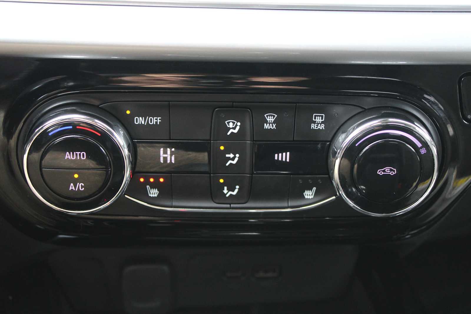 Used 2024 Chevrolet Trax LT w/ LT Convenience Package image 20