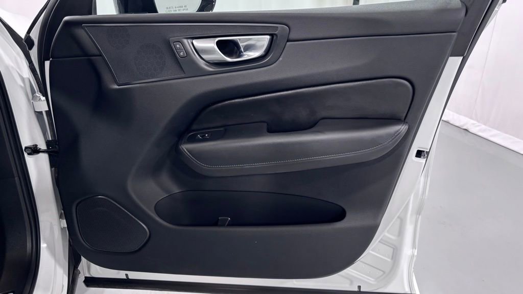 Certified 2025 Volvo XC60 B5 Plus image 19