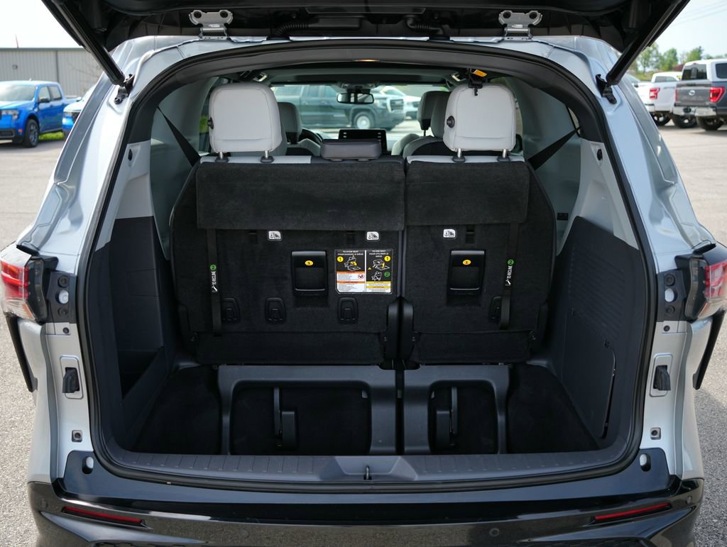 Used 2021 Toyota Sienna XSE FWD image 25