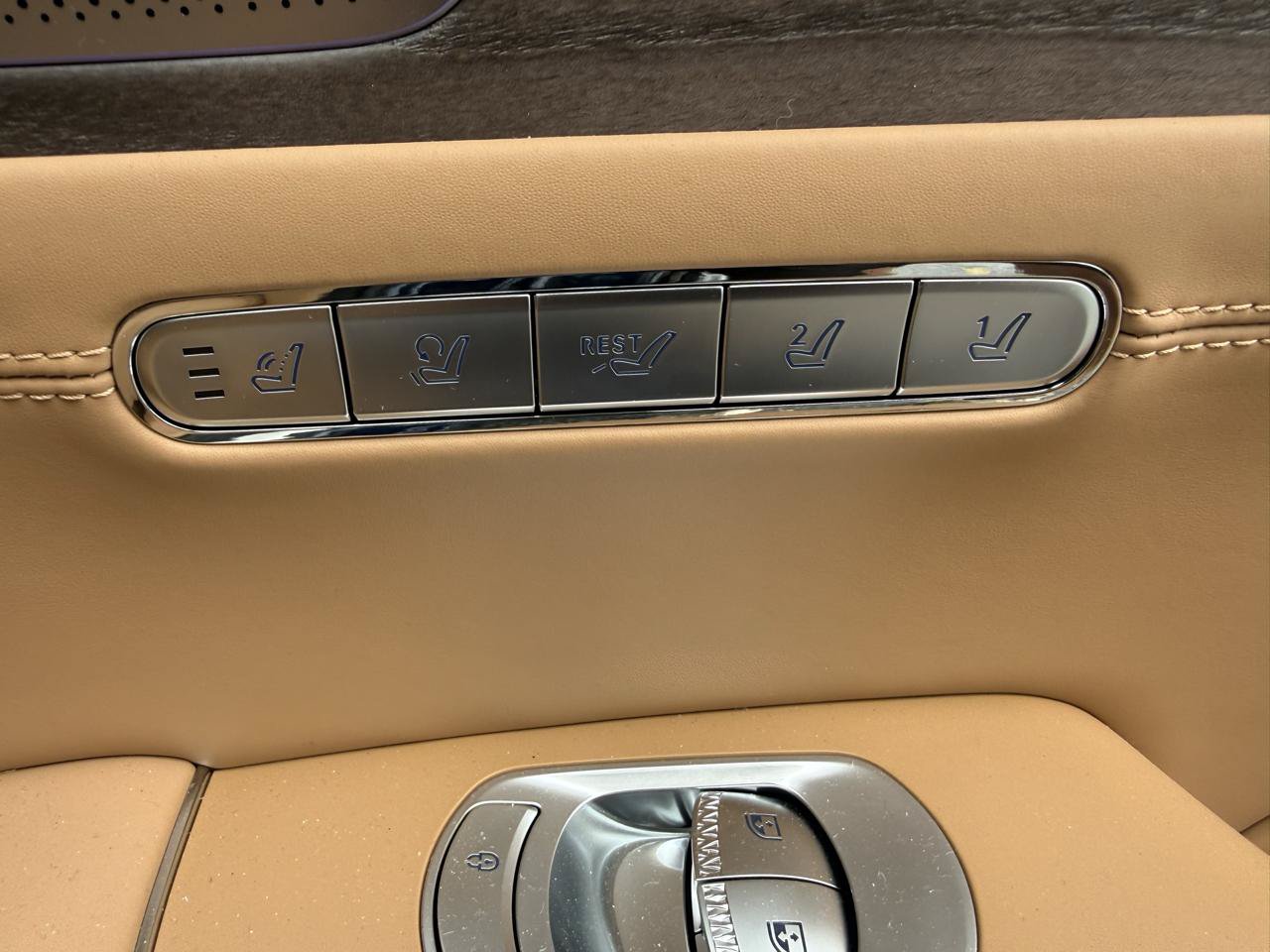 Used 2025 Genesis G90 3.5T AWD/4WD image 34