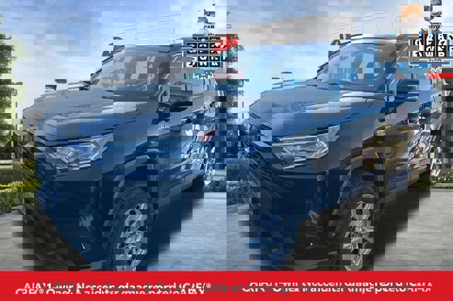 Used 2019 Toyota RAV4 XLE w/ Convenience Package image 2