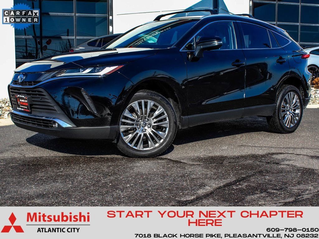 Used 2023 Toyota Venza XLE image 1