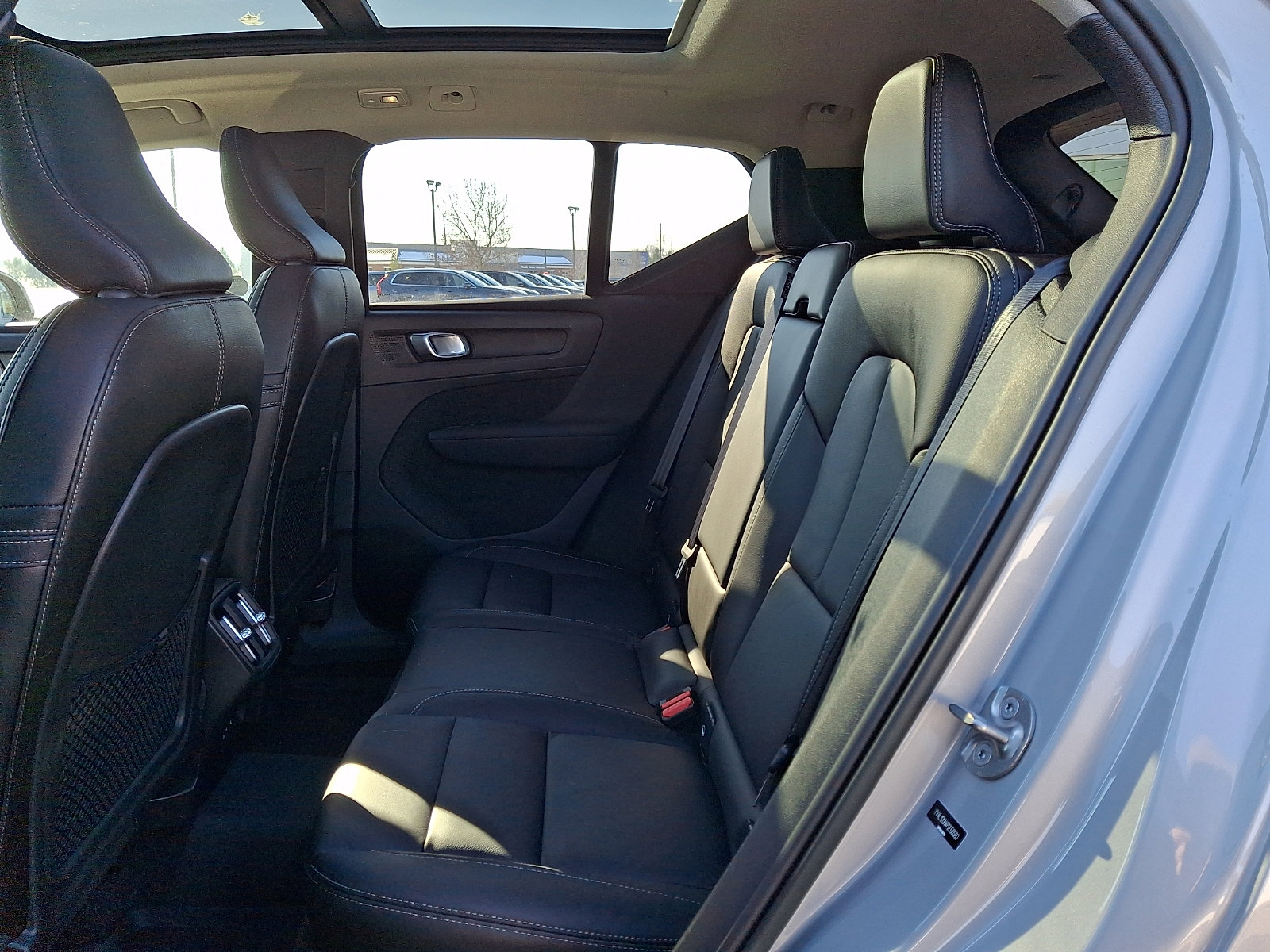Used 2023 Volvo XC40 B5 Plus w/ Driver Assist Package image 10