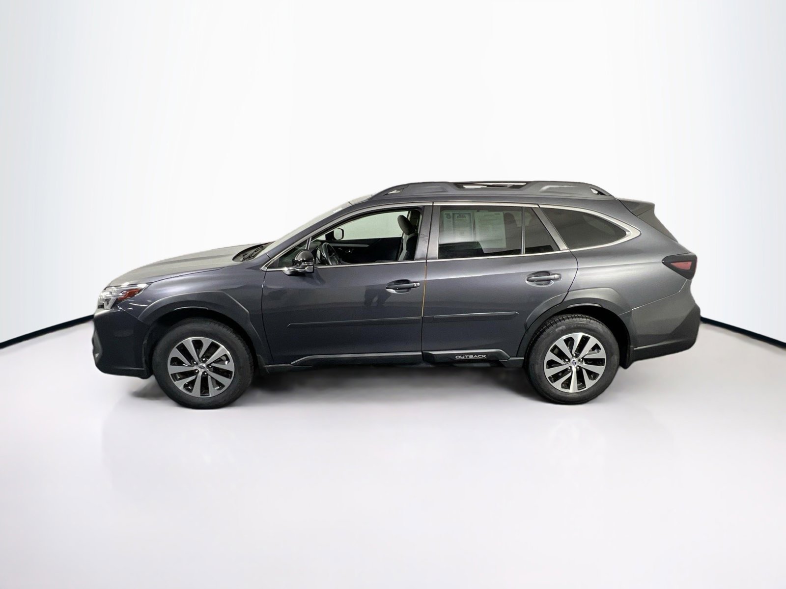 Used 2023 Subaru Outback Premium image 8