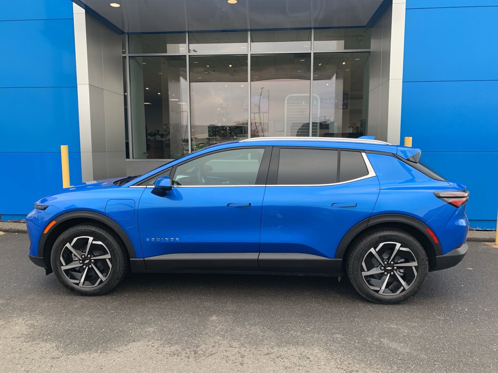 New 2026 Chevrolet Equinox EV LT image 8