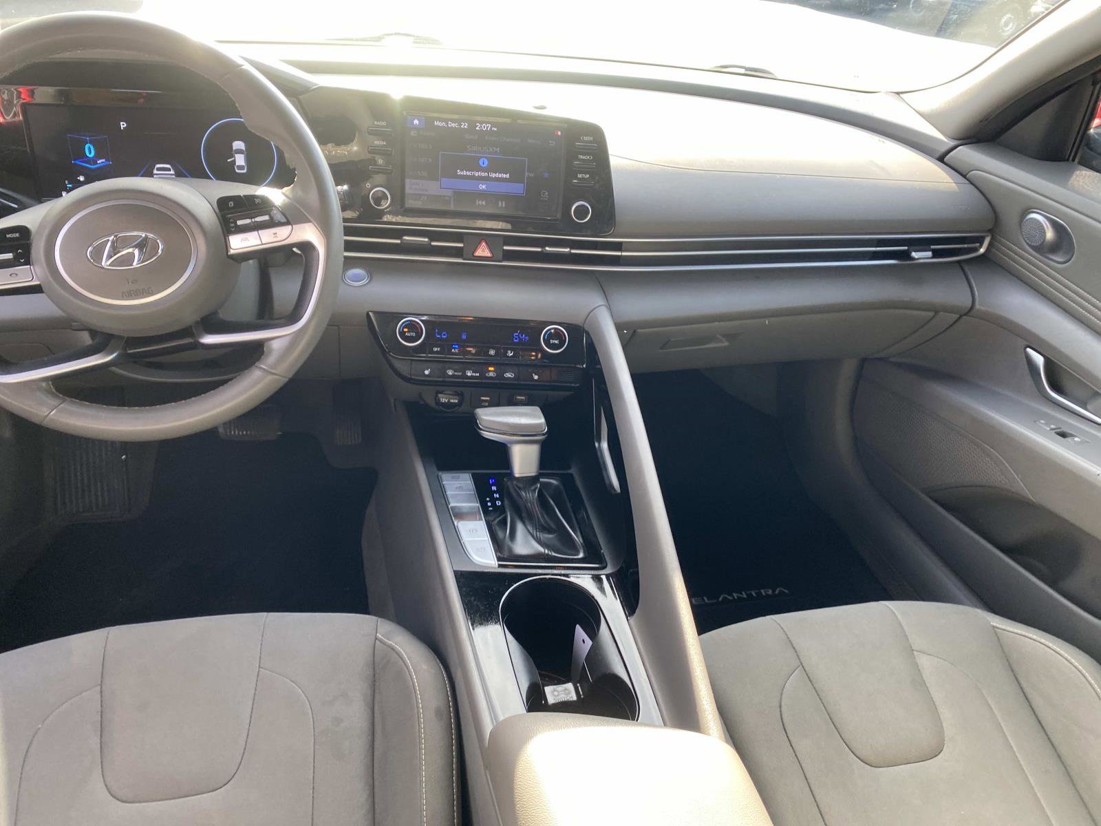 Used 2022 Hyundai Elantra SEL w/ Convenience Package image 13