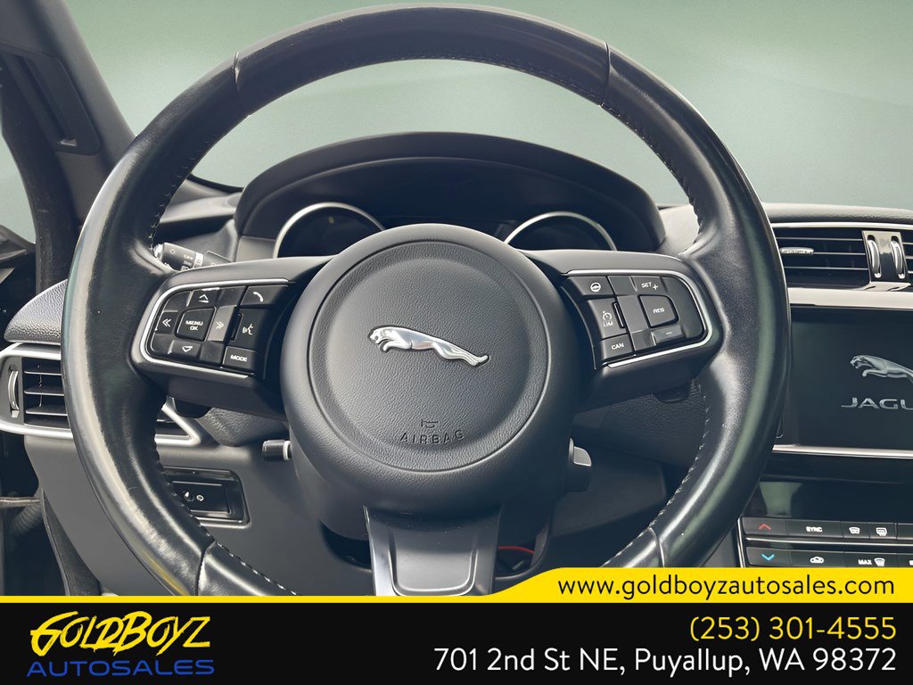 Used 2018 Jaguar F-PACE Premium image 29