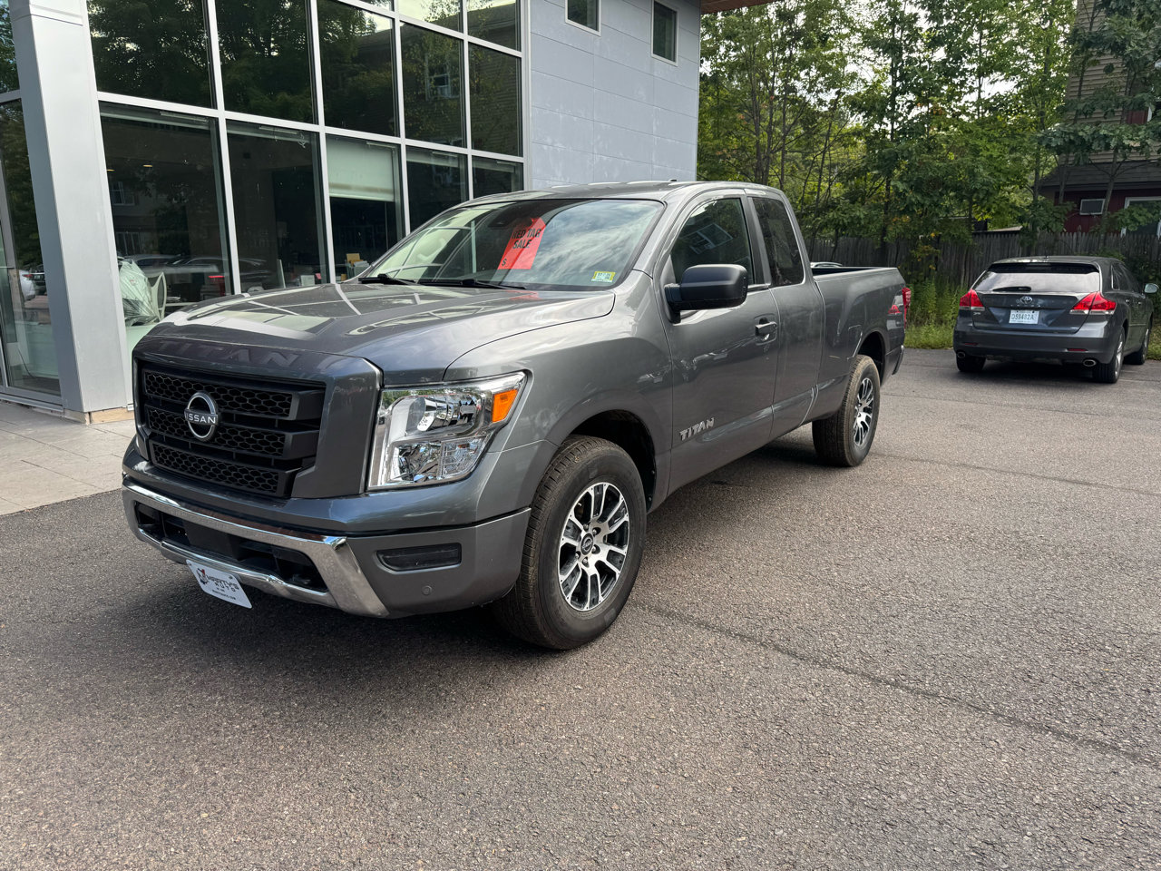 Used 2024 Nissan Titan SV image 1
