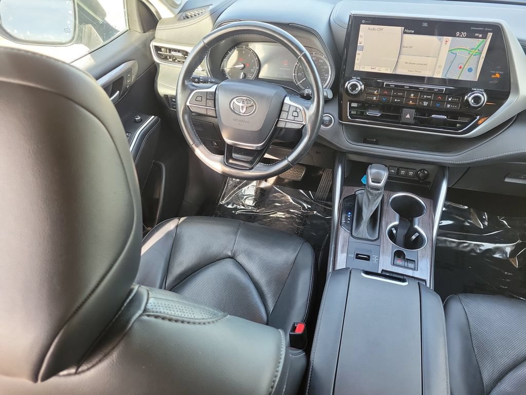 Used 2021 Toyota Highlander Platinum FWD image 9