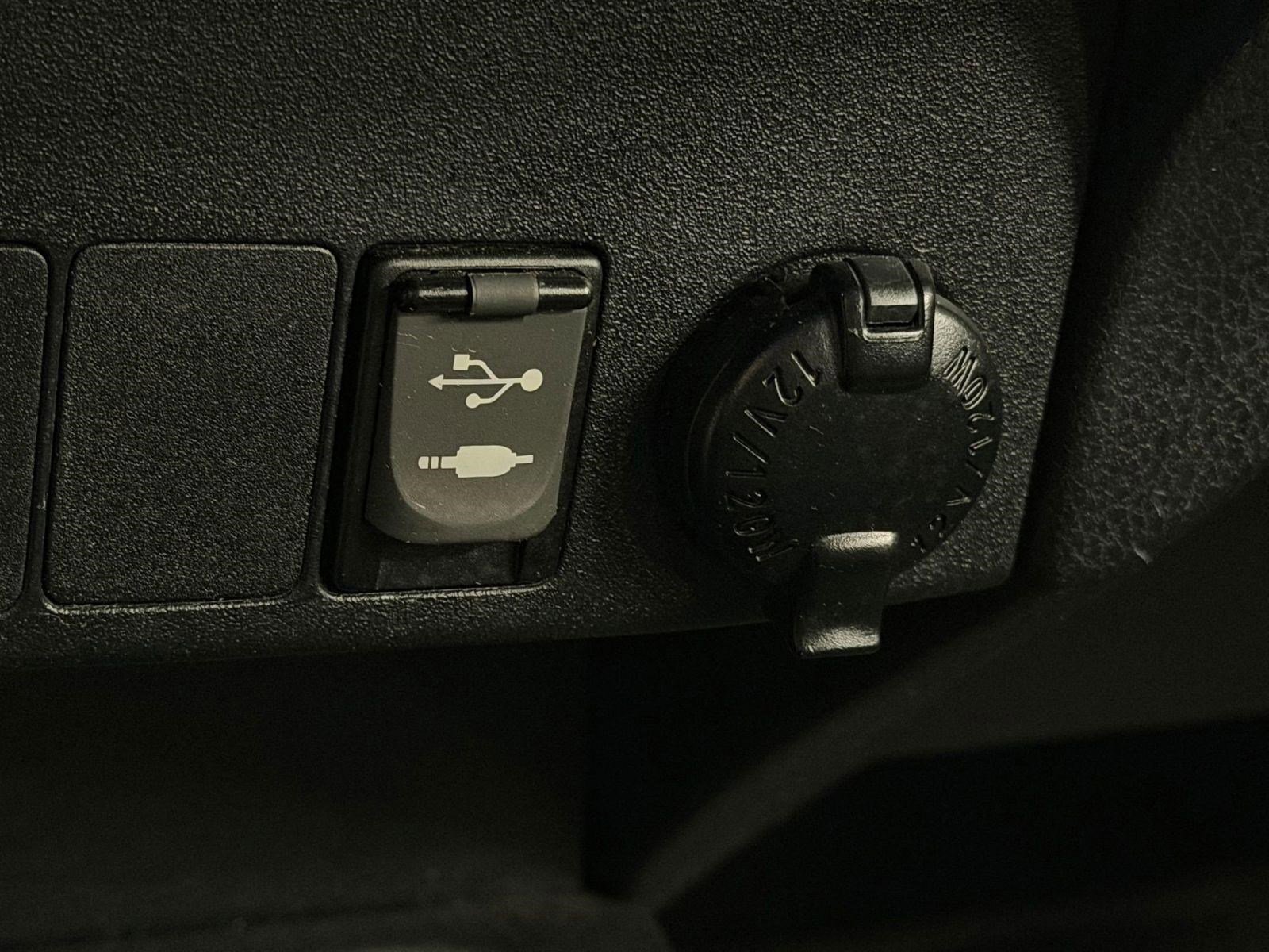 Used 2018 Toyota RAV4 XLE AWD/4WD image 27