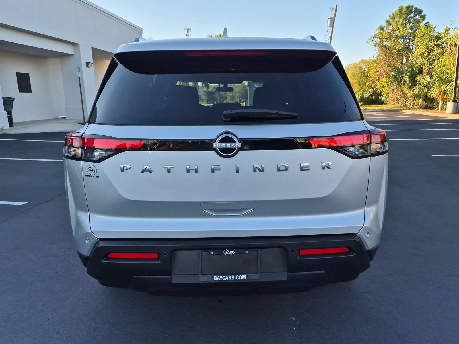 Used 2025 Nissan Pathfinder SV FWD image 7