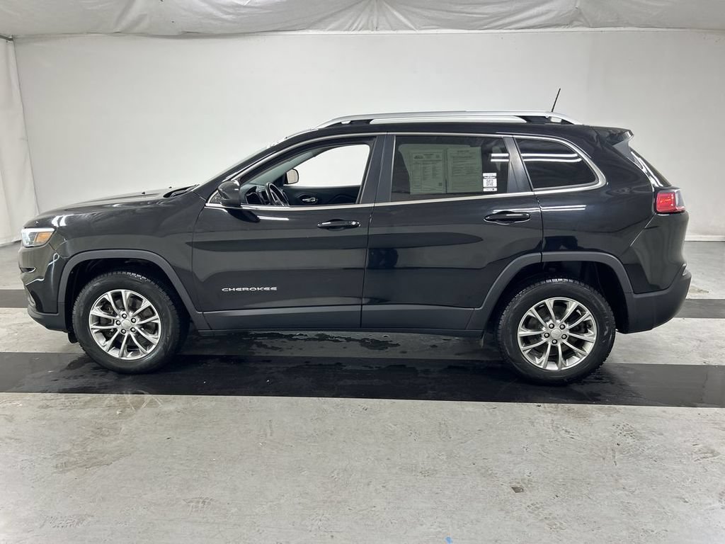 Used 2019 Jeep Cherokee Latitude Plus w/ Cold Weather Group AWD/4WD image 6