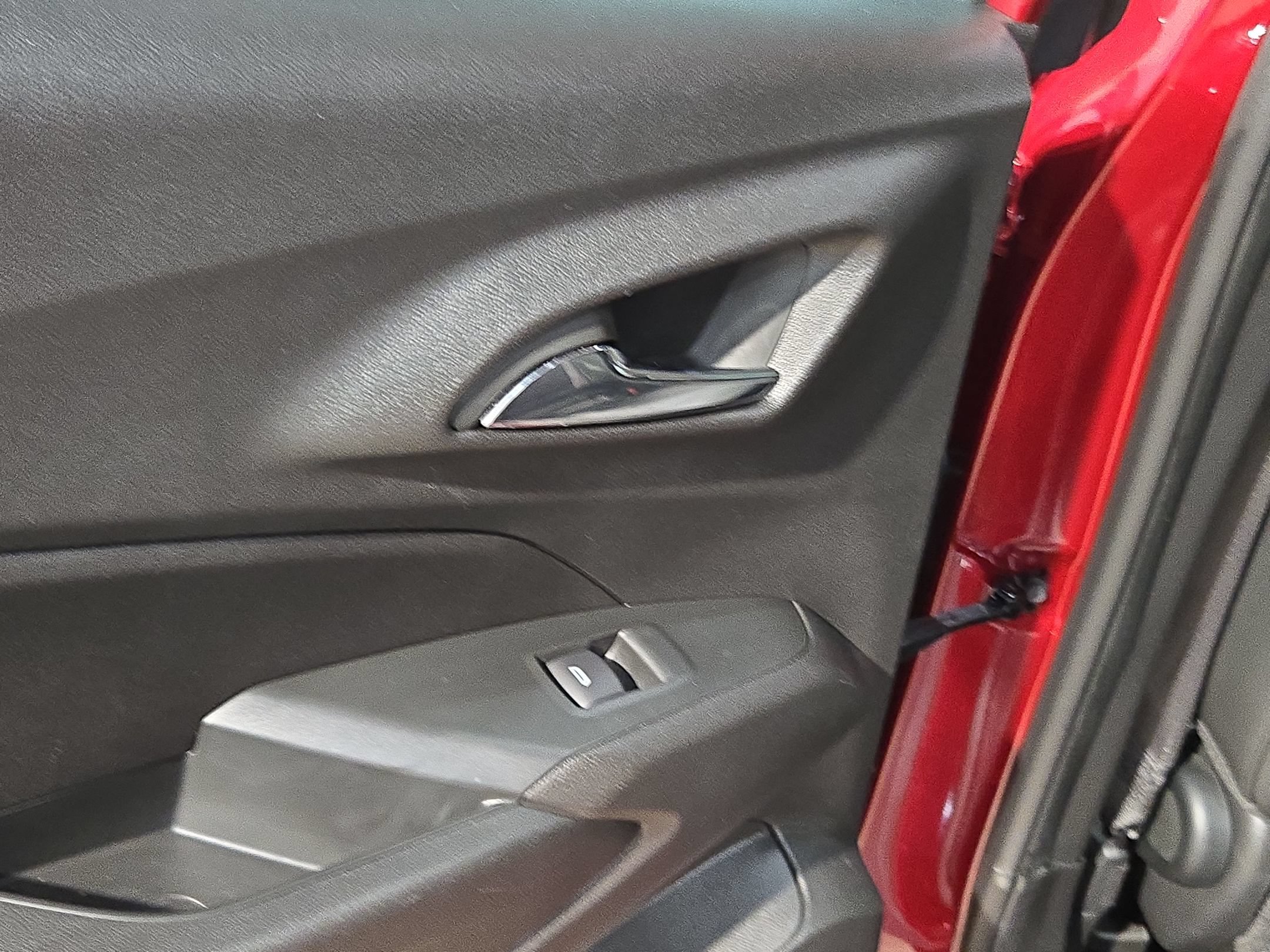 Used 2025 Chevrolet Trax LT FWD image 33