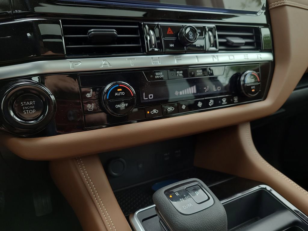 New 2026 Nissan Pathfinder Platinum FWD image 18